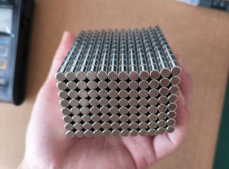 圆柱形钕铁硼磁铁镀镍