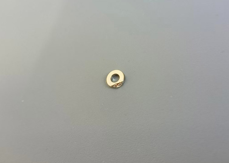 磁铁表面的缺角